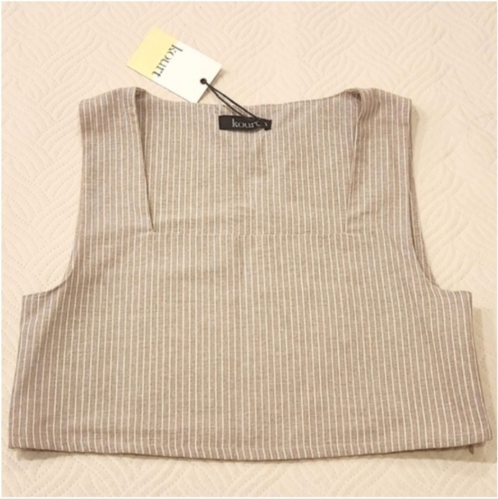 NWT Kourt Size M Pinstripe Crop Top